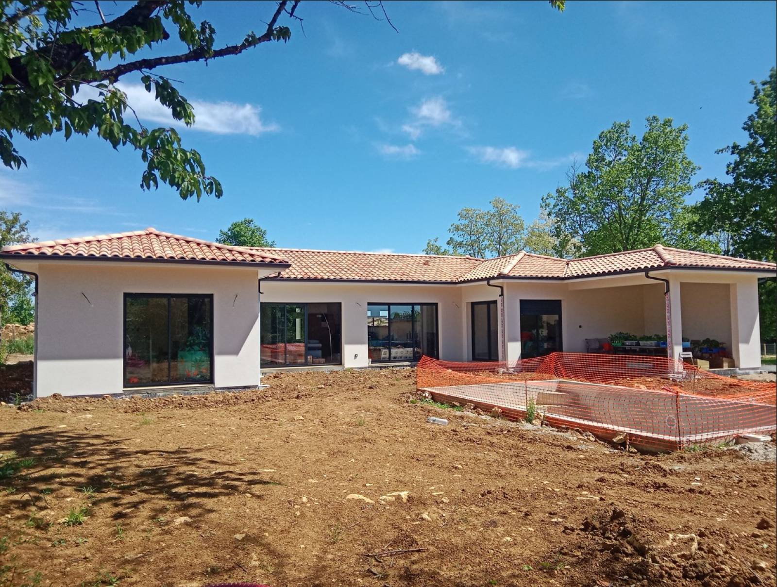 Réalisation d'une villa 150 m² garage cuisine d'été, l'entre deux Mers 